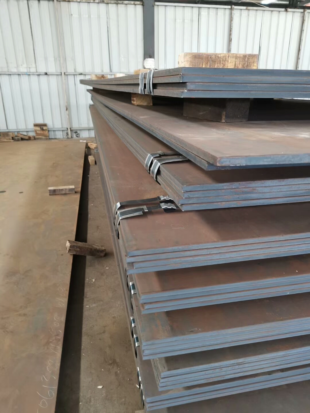 山東Q550D高強(qiáng)板選購的關(guān)鍵因素